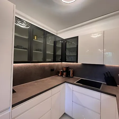 Eurybia Apartment *